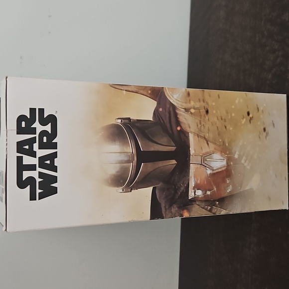 Star Wars Mandalorian Action Figure with Silver Armor and Orange Accessory - Picture 5 of 9